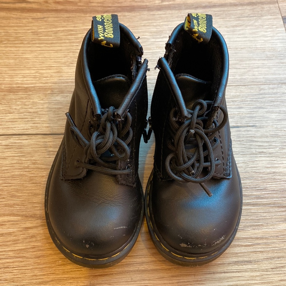 DR. MARTENS INFANT SOFTY T LEATHER LACE UP BOOTS